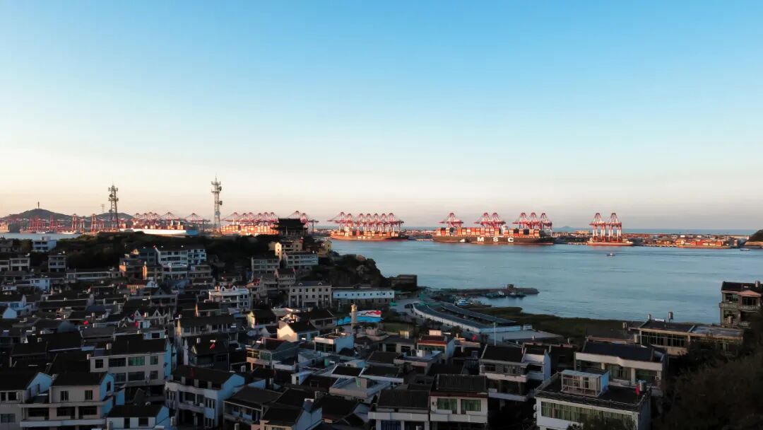 上港集团租赁洋山四期	，年租金约7.8亿元